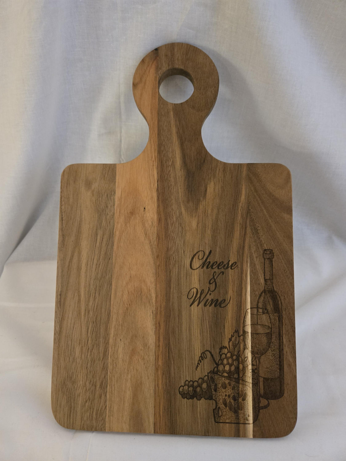 Oak Cutting Board with Handle and Engraved "Wine & Cheese" Design – Stylish and Functional Kitchen Décor for Serving and Prep